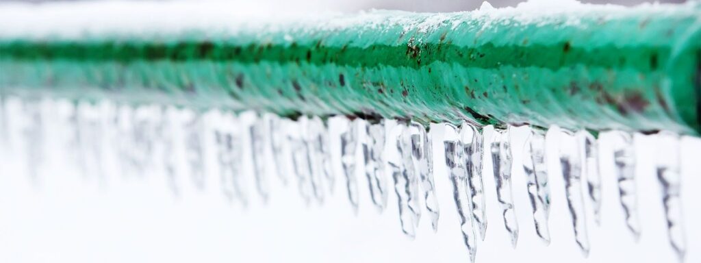 How to Thaw Frozen Pipes in New England